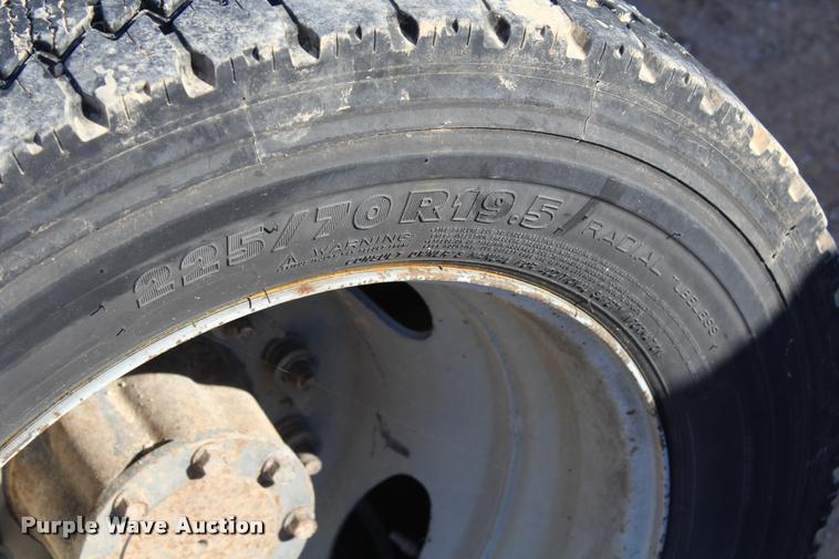 image for item AQ9524 2008 Ford F550 Crew Cab truck cab and chassis