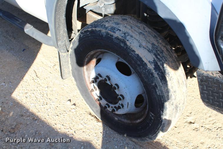 image for item AQ9524 2008 Ford F550 Crew Cab truck cab and chassis