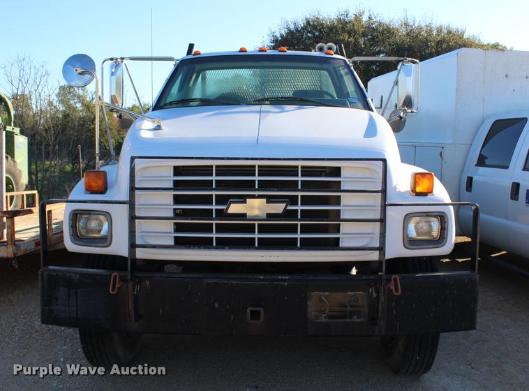 image for item AQ9525 2002 Chevrolet 6500 flatbed truck