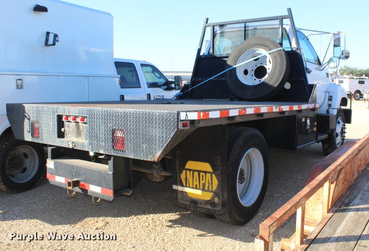 image for item AQ9525 2002 Chevrolet 6500 flatbed truck