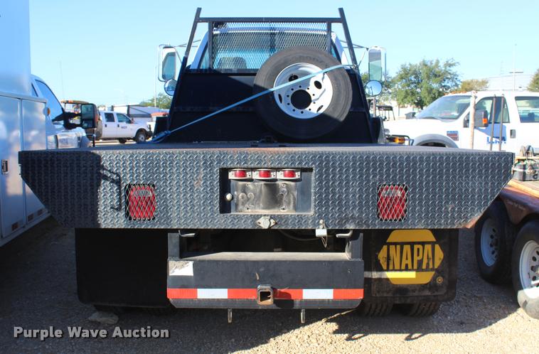 image for item AQ9525 2002 Chevrolet 6500 flatbed truck