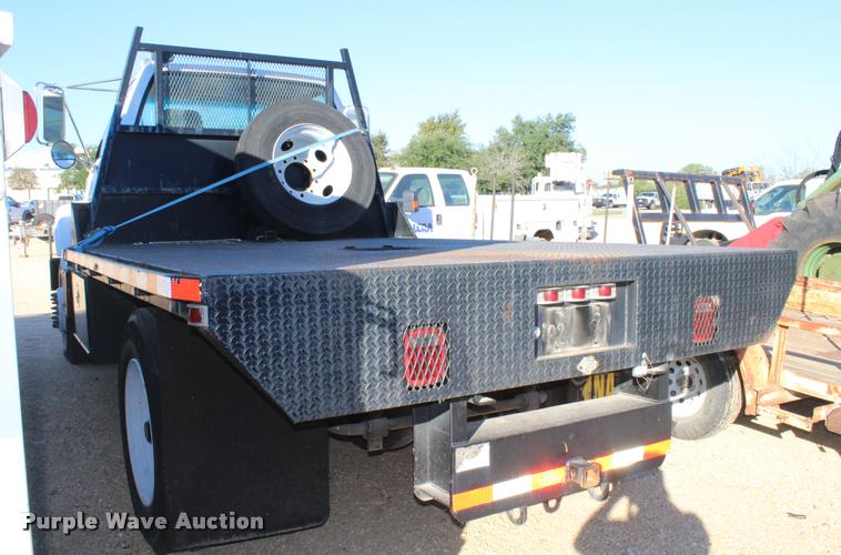 image for item AQ9525 2002 Chevrolet 6500 flatbed truck