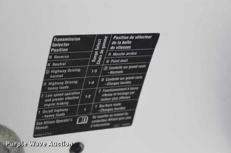 image for item AQ9525 2002 Chevrolet 6500 flatbed truck