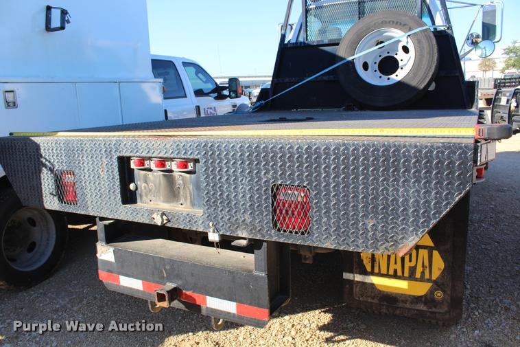 image for item AQ9525 2002 Chevrolet 6500 flatbed truck
