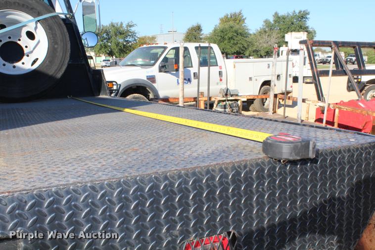 image for item AQ9525 2002 Chevrolet 6500 flatbed truck