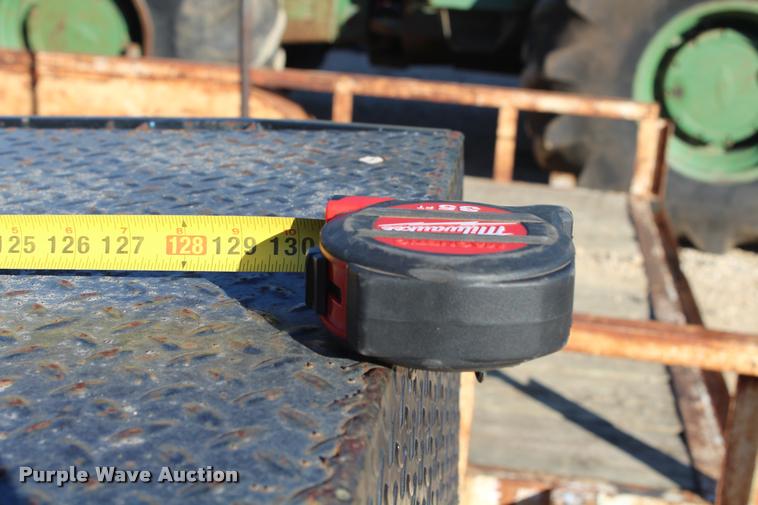 image for item AQ9525 2002 Chevrolet 6500 flatbed truck