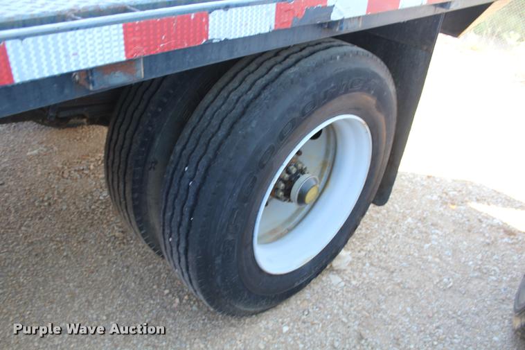 image for item AQ9525 2002 Chevrolet 6500 flatbed truck