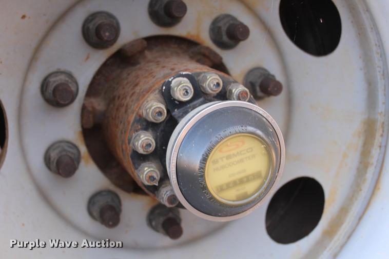 image for item AQ9525 2002 Chevrolet 6500 flatbed truck