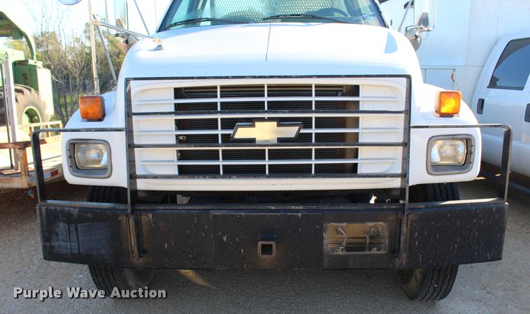image for item AQ9525 2002 Chevrolet 6500 flatbed truck