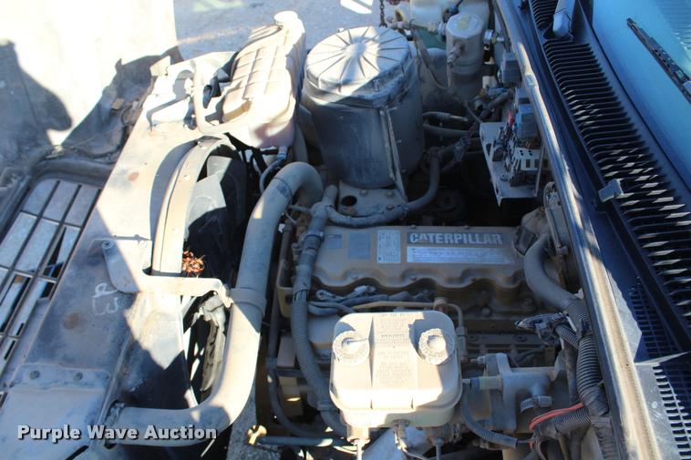 image for item AQ9525 2002 Chevrolet 6500 flatbed truck