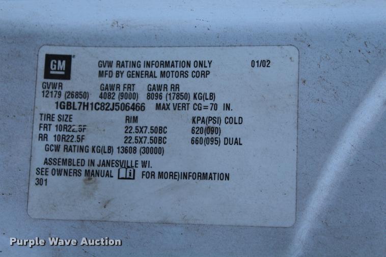 image for item AQ9525 2002 Chevrolet 6500 flatbed truck