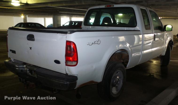 image for item AX9058 2006 Ford F250 Super Duty SuperCab pickup truck