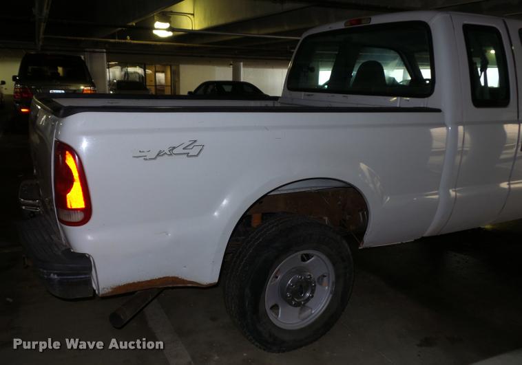image for item AX9058 2006 Ford F250 Super Duty SuperCab pickup truck