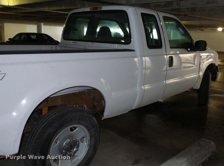 image for item AX9058 2006 Ford F250 Super Duty SuperCab pickup truck