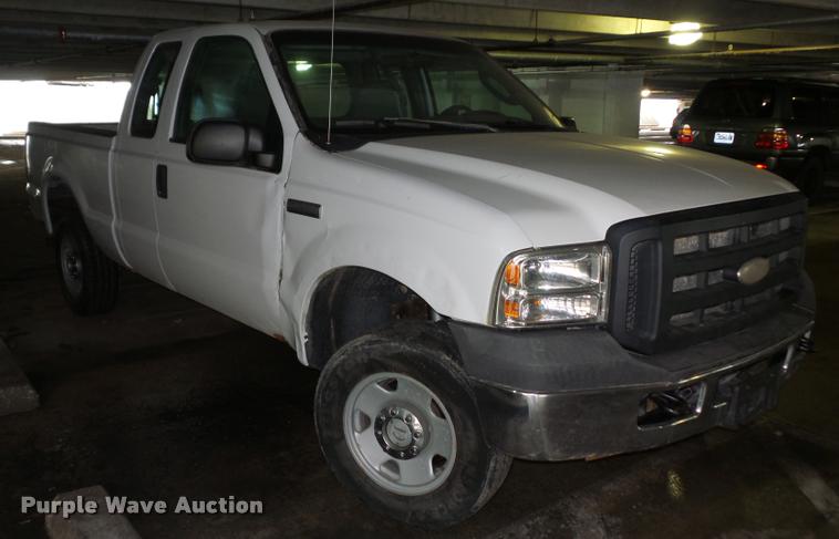 image for item AX9058 2006 Ford F250 Super Duty SuperCab pickup truck