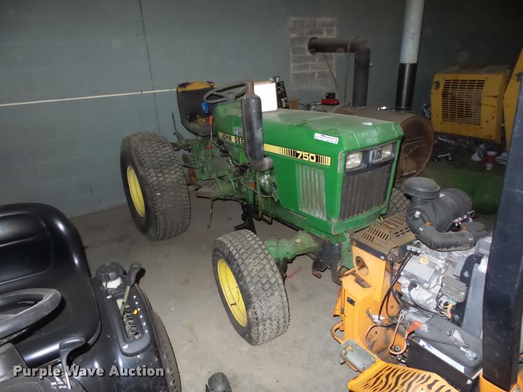 image for item AX9101 John Deere 750 MFWD tractor