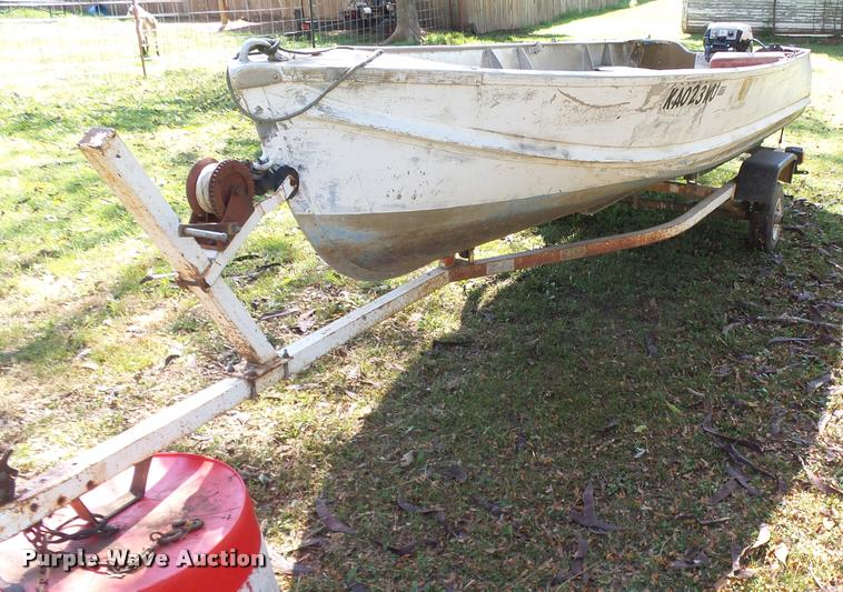 image for item BU9763 1950 aluminum v-bottom boat