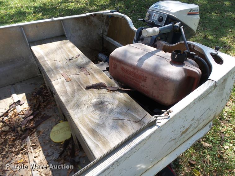 image for item BU9763 1950 aluminum v-bottom boat