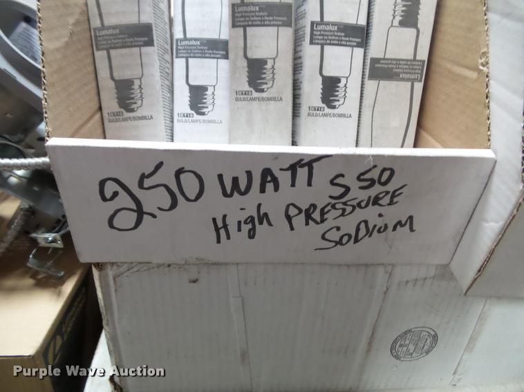 image for item BV9451 Lights fixtures and batteries