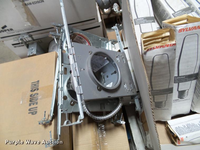 image for item BV9451 Lights fixtures and batteries