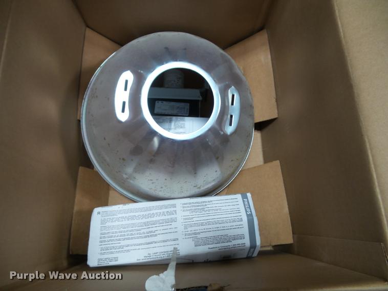 image for item BV9451 Lights fixtures and batteries