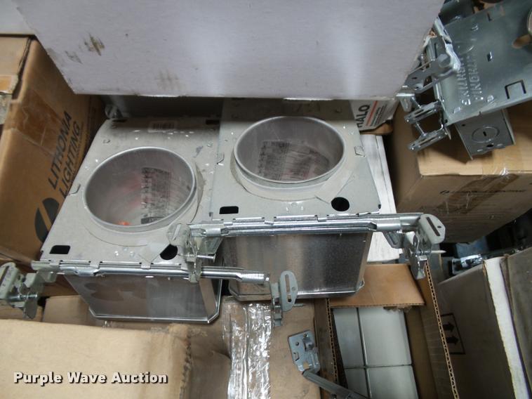 image for item BV9451 Lights fixtures and batteries