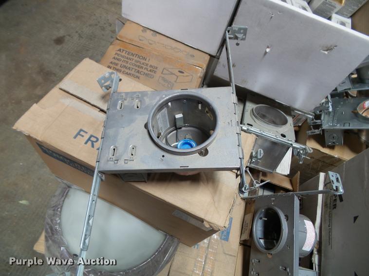 image for item BV9451 Lights fixtures and batteries