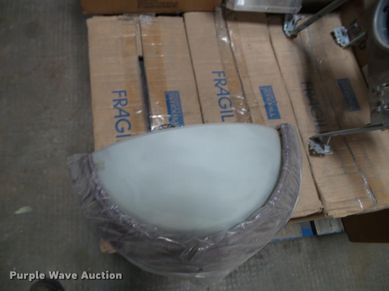 image for item BV9451 Lights fixtures and batteries