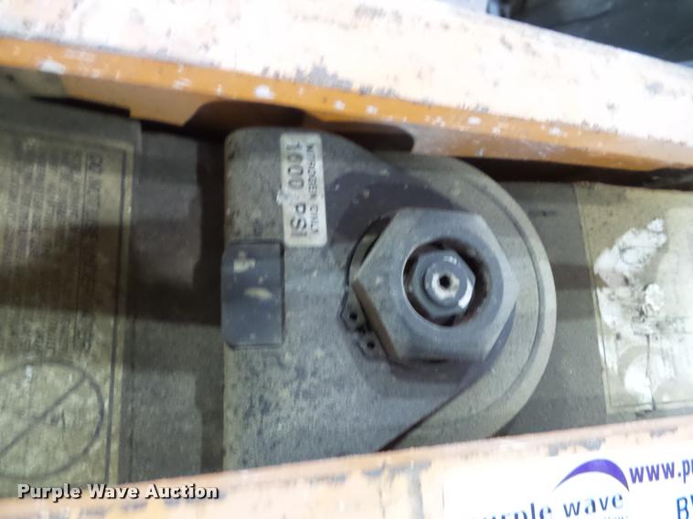 image for item BV9472 Stanley MB25600SS breaker skid steer attachment