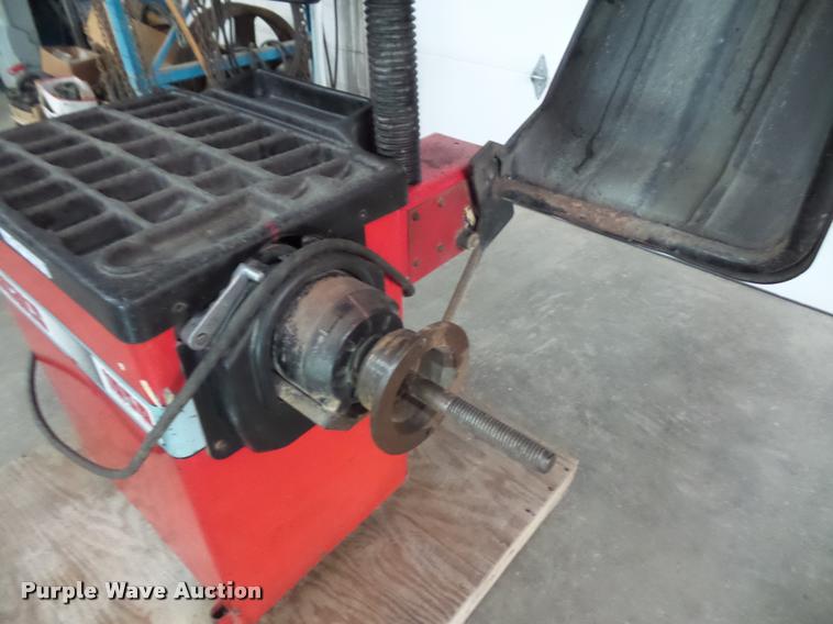 image for item BV9948 Coats 1050 computer wheel balancer