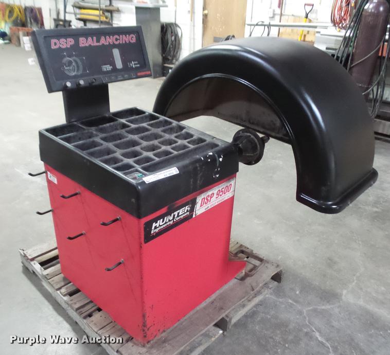 image for item BV9950 Hunter DSP9500 computer wheel balancer