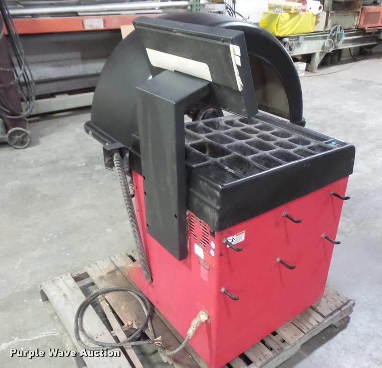 image for item BV9950 Hunter DSP9500 computer wheel balancer