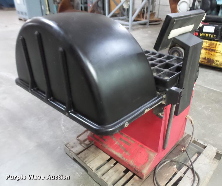 image for item BV9950 Hunter DSP9500 computer wheel balancer