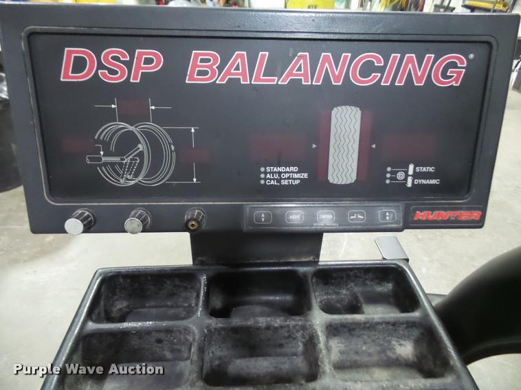 image for item BV9950 Hunter DSP9500 computer wheel balancer