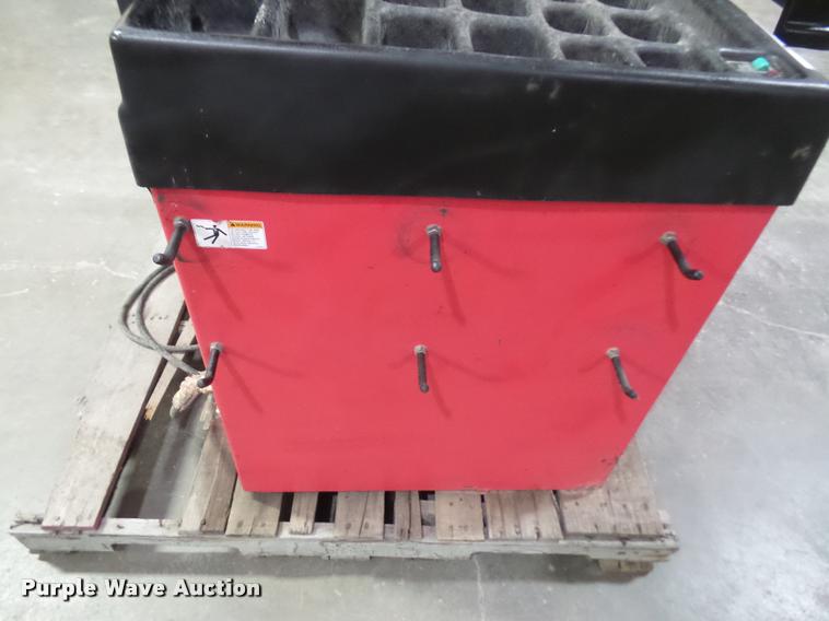 image for item BV9950 Hunter DSP9500 computer wheel balancer