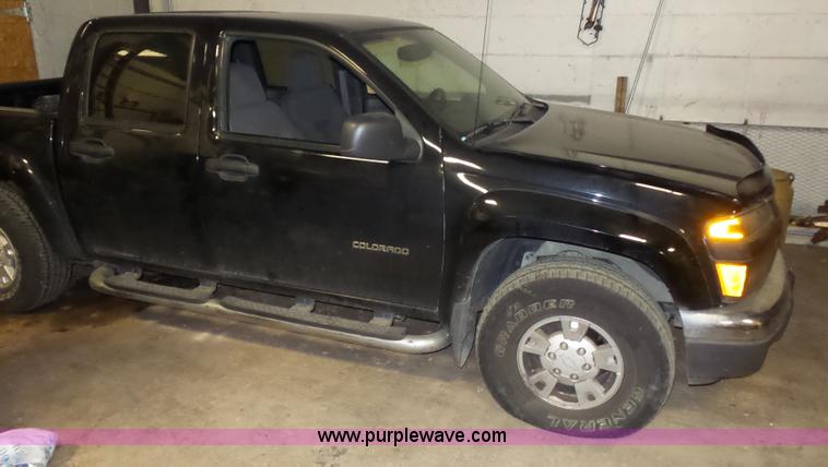 image for item BX9303 2004 Chevrolet Colorado Z71 Crew Cab pickup truck