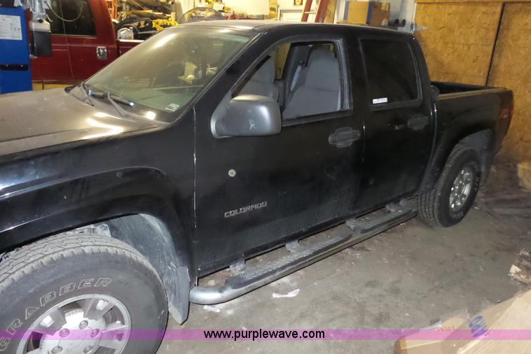 image for item BX9303 2004 Chevrolet Colorado Z71 Crew Cab pickup truck