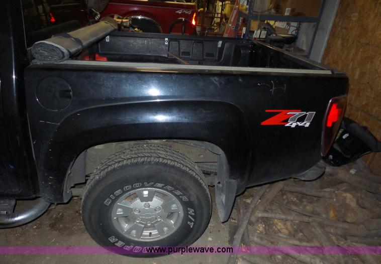 image for item BX9303 2004 Chevrolet Colorado Z71 Crew Cab pickup truck