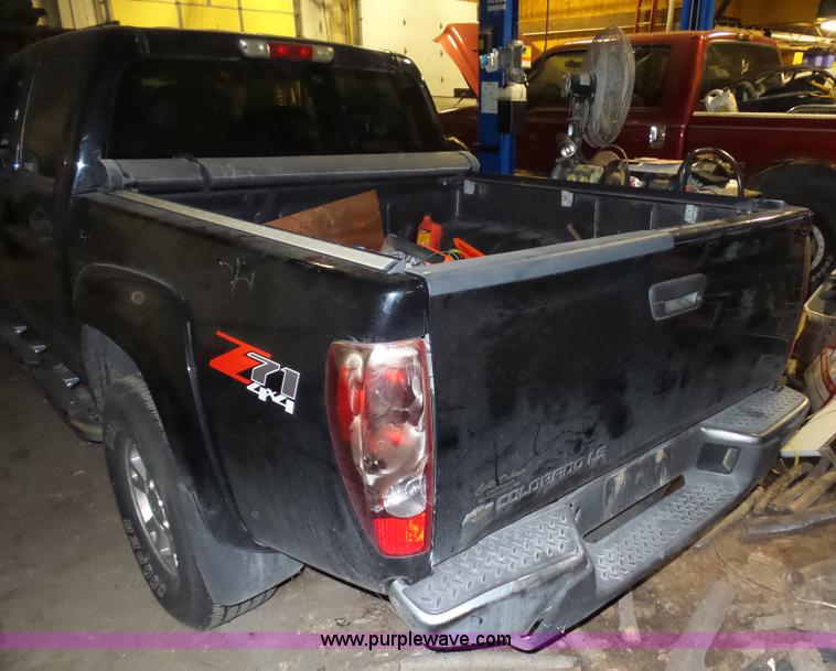 image for item BX9303 2004 Chevrolet Colorado Z71 Crew Cab pickup truck