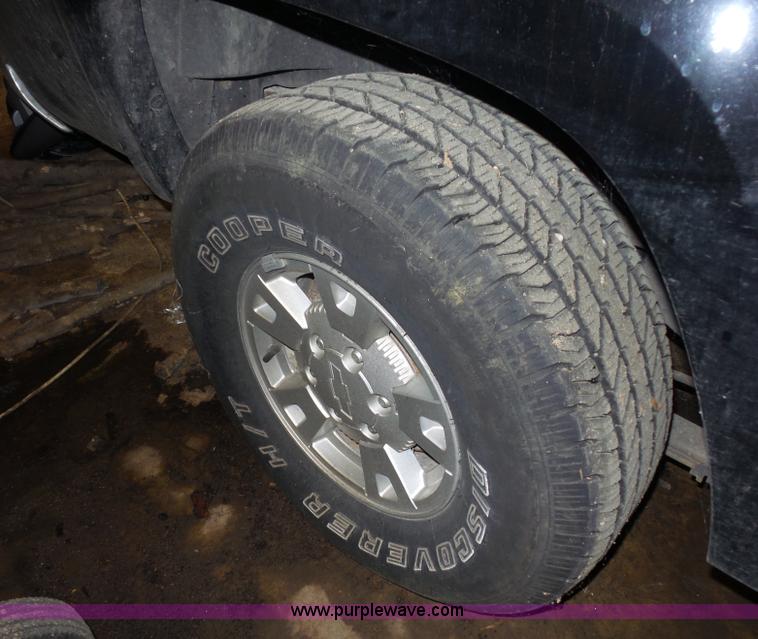 image for item BX9303 2004 Chevrolet Colorado Z71 Crew Cab pickup truck