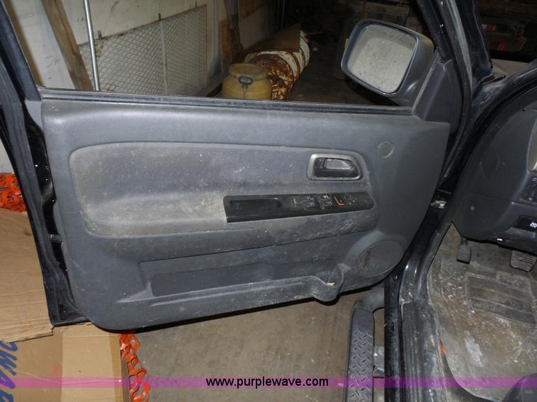 image for item BX9303 2004 Chevrolet Colorado Z71 Crew Cab pickup truck