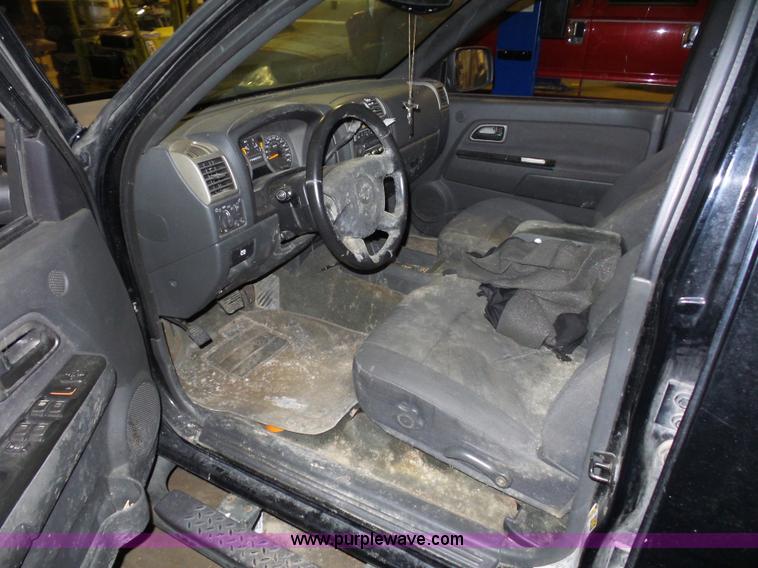 image for item BX9303 2004 Chevrolet Colorado Z71 Crew Cab pickup truck