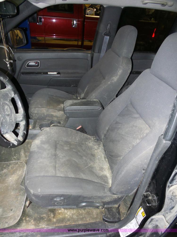 image for item BX9303 2004 Chevrolet Colorado Z71 Crew Cab pickup truck