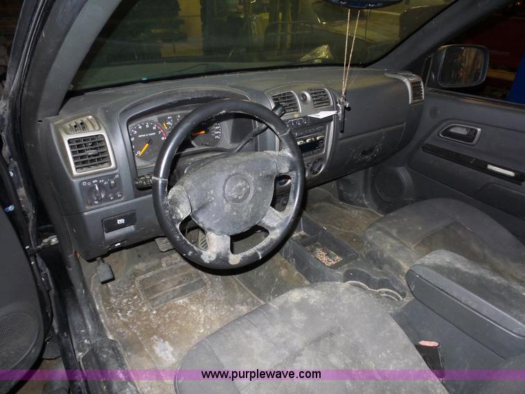 image for item BX9303 2004 Chevrolet Colorado Z71 Crew Cab pickup truck