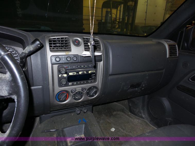 image for item BX9303 2004 Chevrolet Colorado Z71 Crew Cab pickup truck