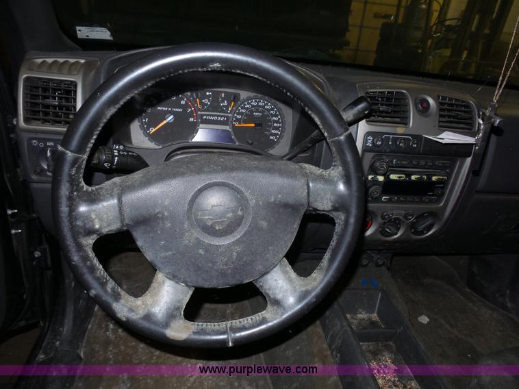 image for item BX9303 2004 Chevrolet Colorado Z71 Crew Cab pickup truck