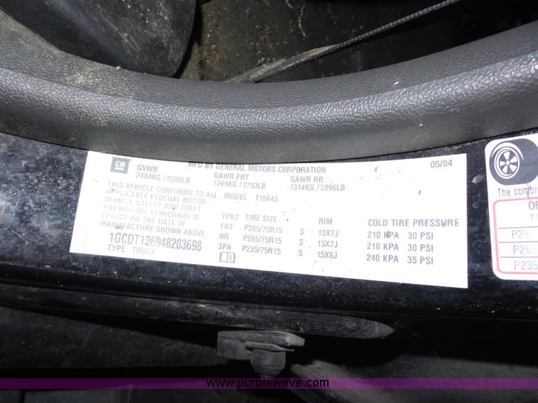 image for item BX9303 2004 Chevrolet Colorado Z71 Crew Cab pickup truck