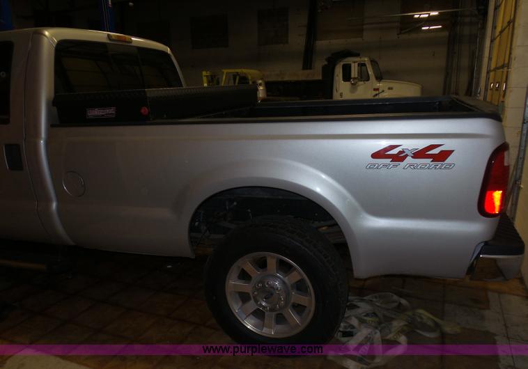 image for item BX9304 2009 Ford F350 Super Duty Crew Cab pickup truck