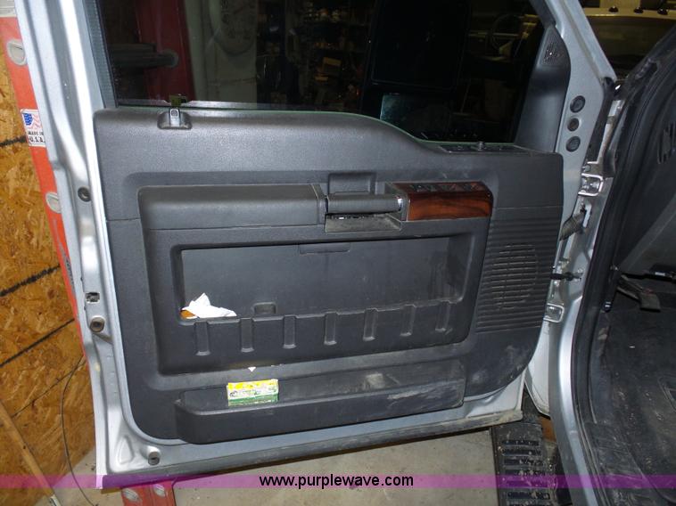 image for item BX9304 2009 Ford F350 Super Duty Crew Cab pickup truck