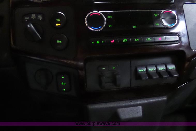 image for item BX9304 2009 Ford F350 Super Duty Crew Cab pickup truck